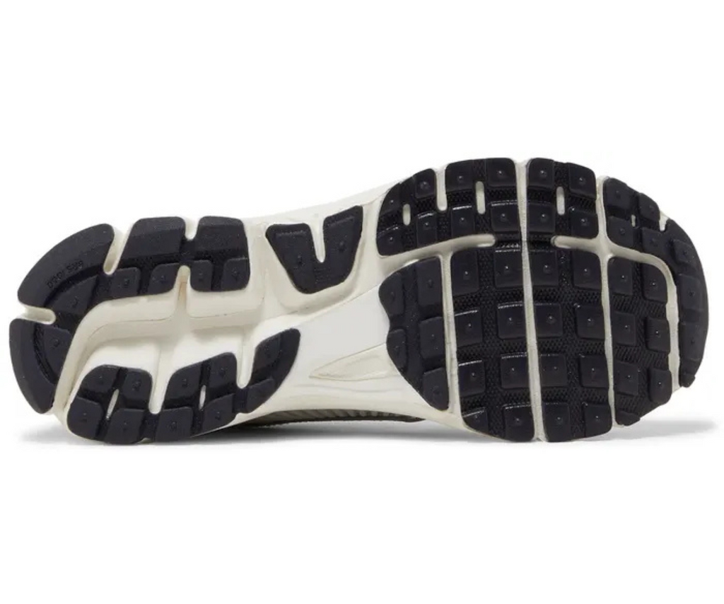 Nike Air Zoom Vomero 5 Photon Dust Metallic Silver back view